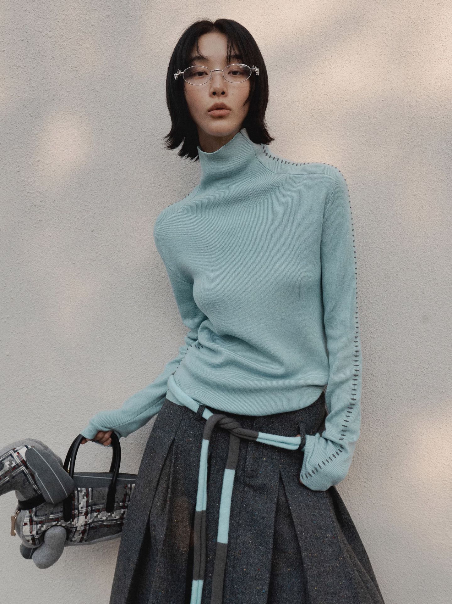 ユニティモードデザイン感手縫いタートルネックウールセーター女性の冬の色は底にニットを合わせます。