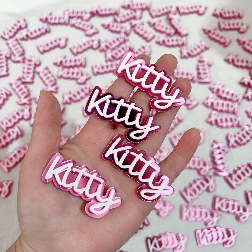 粉色文字kitty亚克力装饰贴片，带背胶亚克力文字片跨境