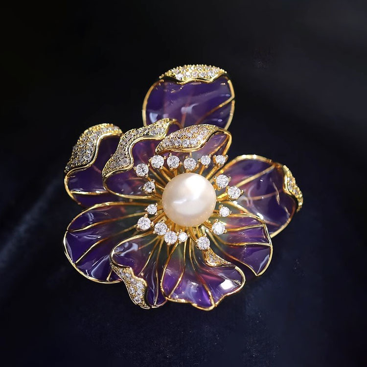 High-end elegant brooch