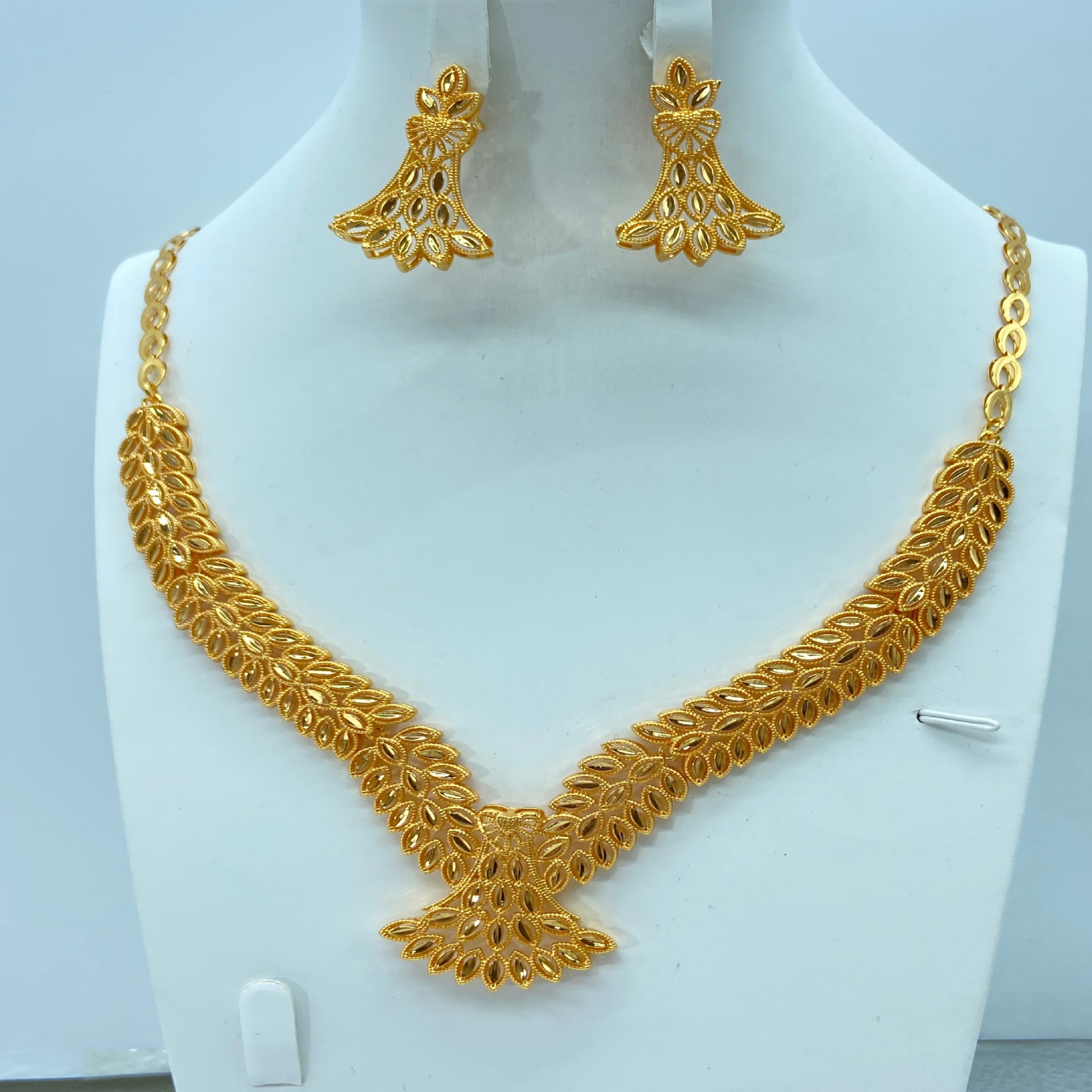 Transfronterizos de moda retro de Oriente Medio conjunto de joyería collar pendientes de boda banquete de bronce de lujo joyería dorada mujer
