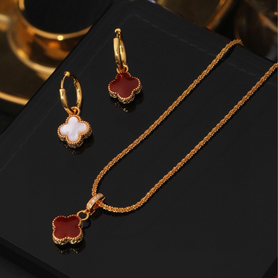 《高版本不掉色18k金厚度0.05+電泳+拋數++4》雙面可戴四葉草耳墜