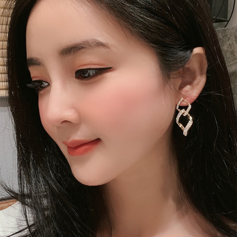 Tongfang Ornament Double-layer Atmospheric Geometric Diamond Rhinestone Earrings Exaggerated Western Style Earrings Slimming Long Earrings display picture 2