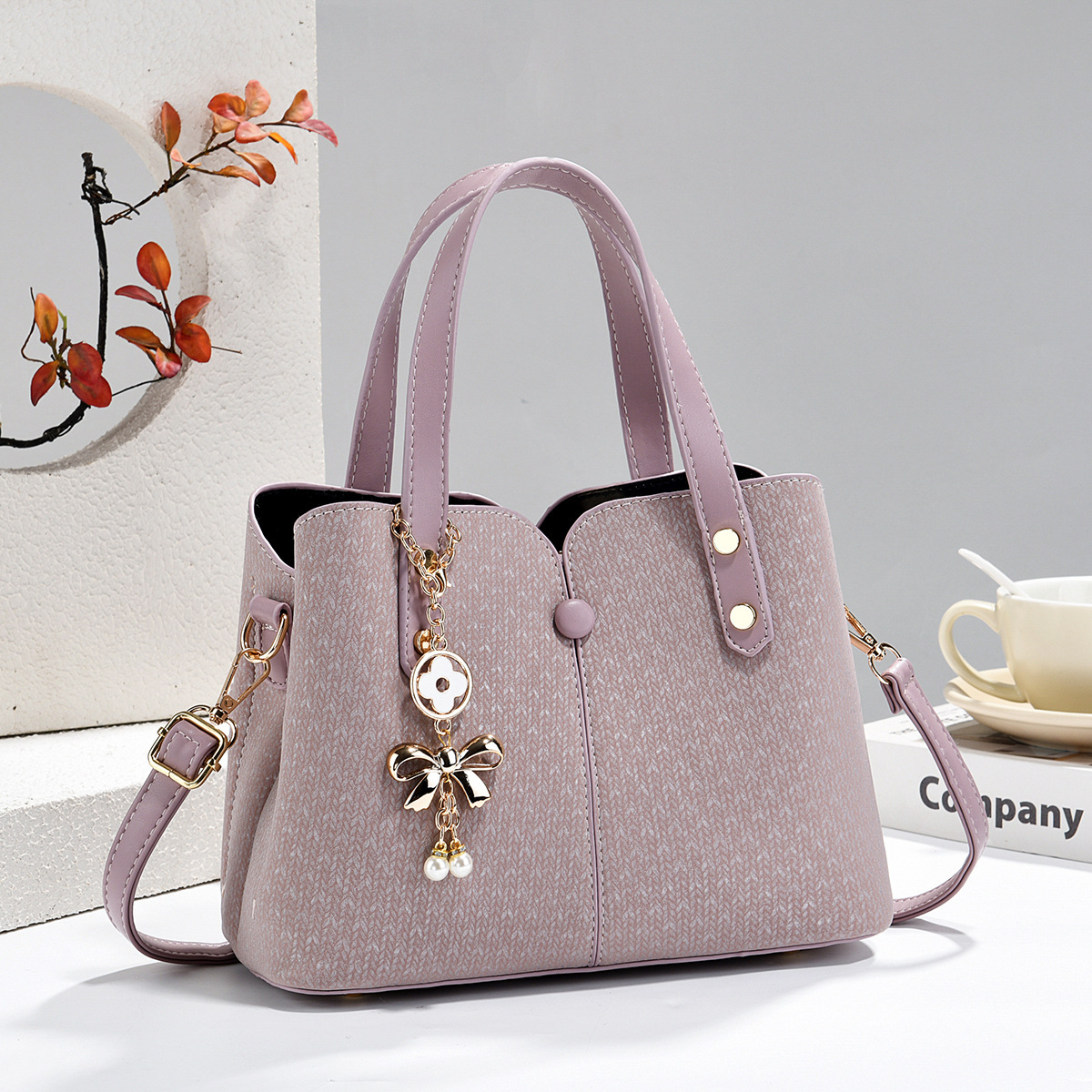 2026 nuevo estilo de lujo ligero sensación de bolso de mano alta sensación de mujer mochila de viaje simple versátil bolso al por mayor