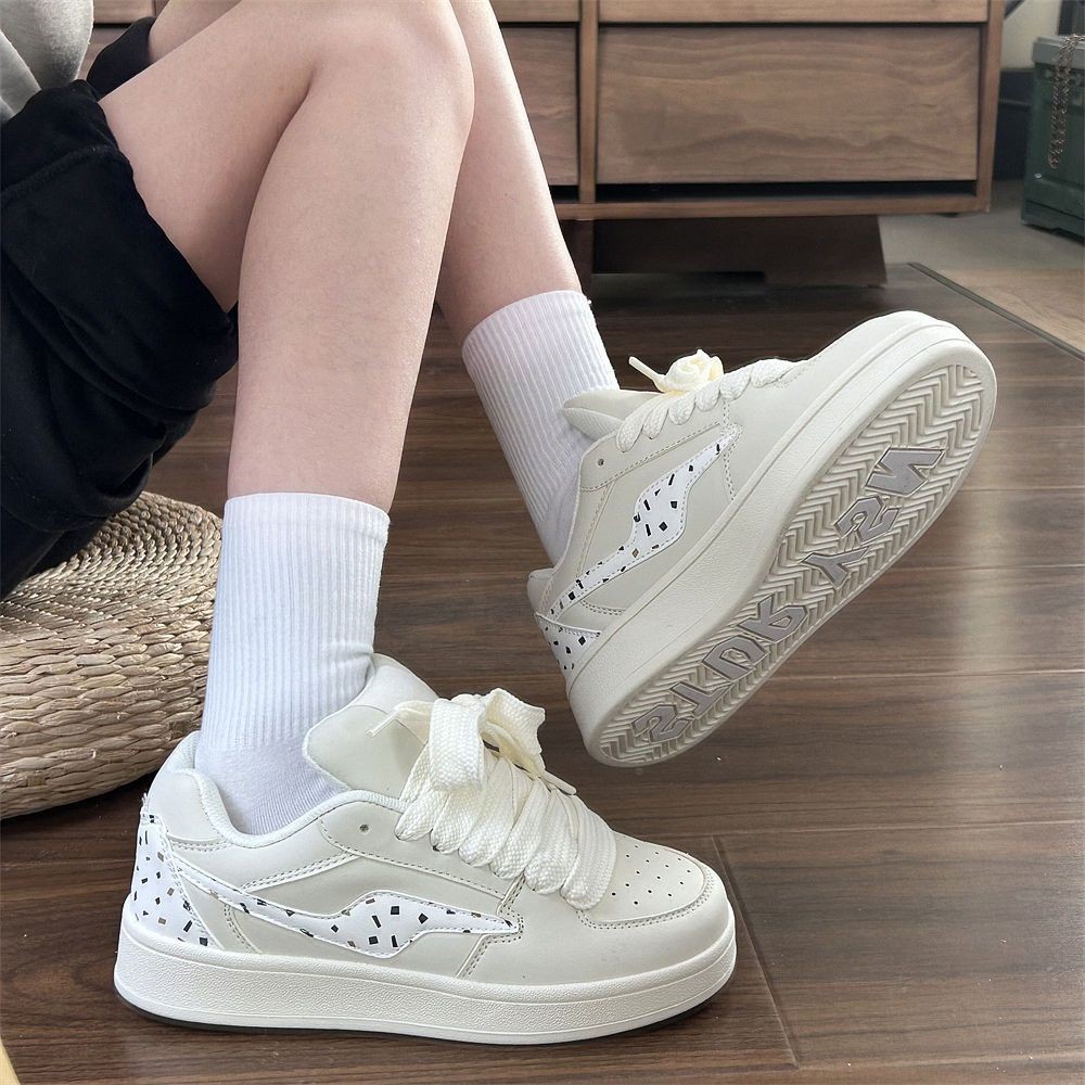 Diseño coreano de nicho de zapatos de pan de suela gruesa para mujeres INS2025 nuevos zapatos de skate casuales de cuero suave