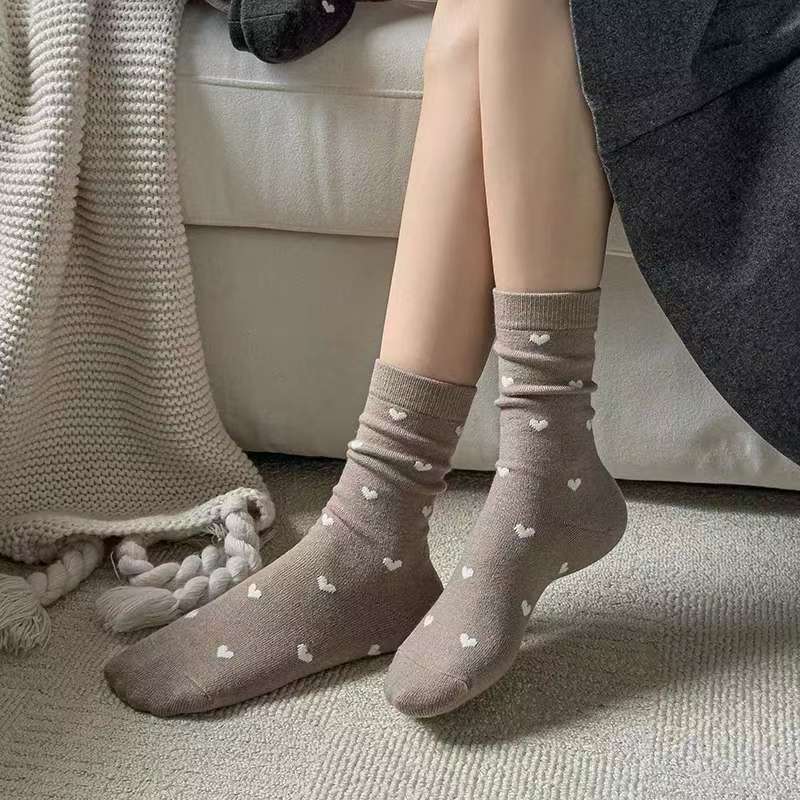 2025 nuevos calcetines de primavera y otoño retro punto de onda pequeño amor de color sólido calcetines simples versátiles calcetines de mujer image 3