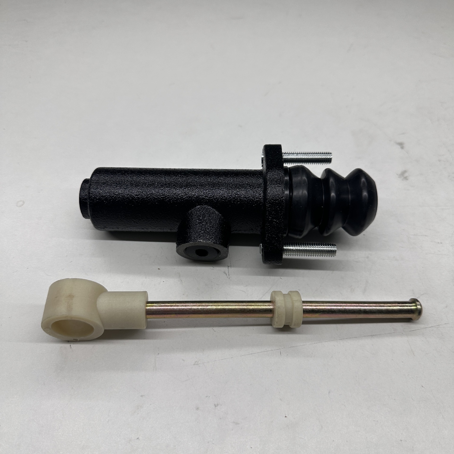 Cm640200,1628218,8085690 Suitable for Volvo Truck Clutch Master Cylinder