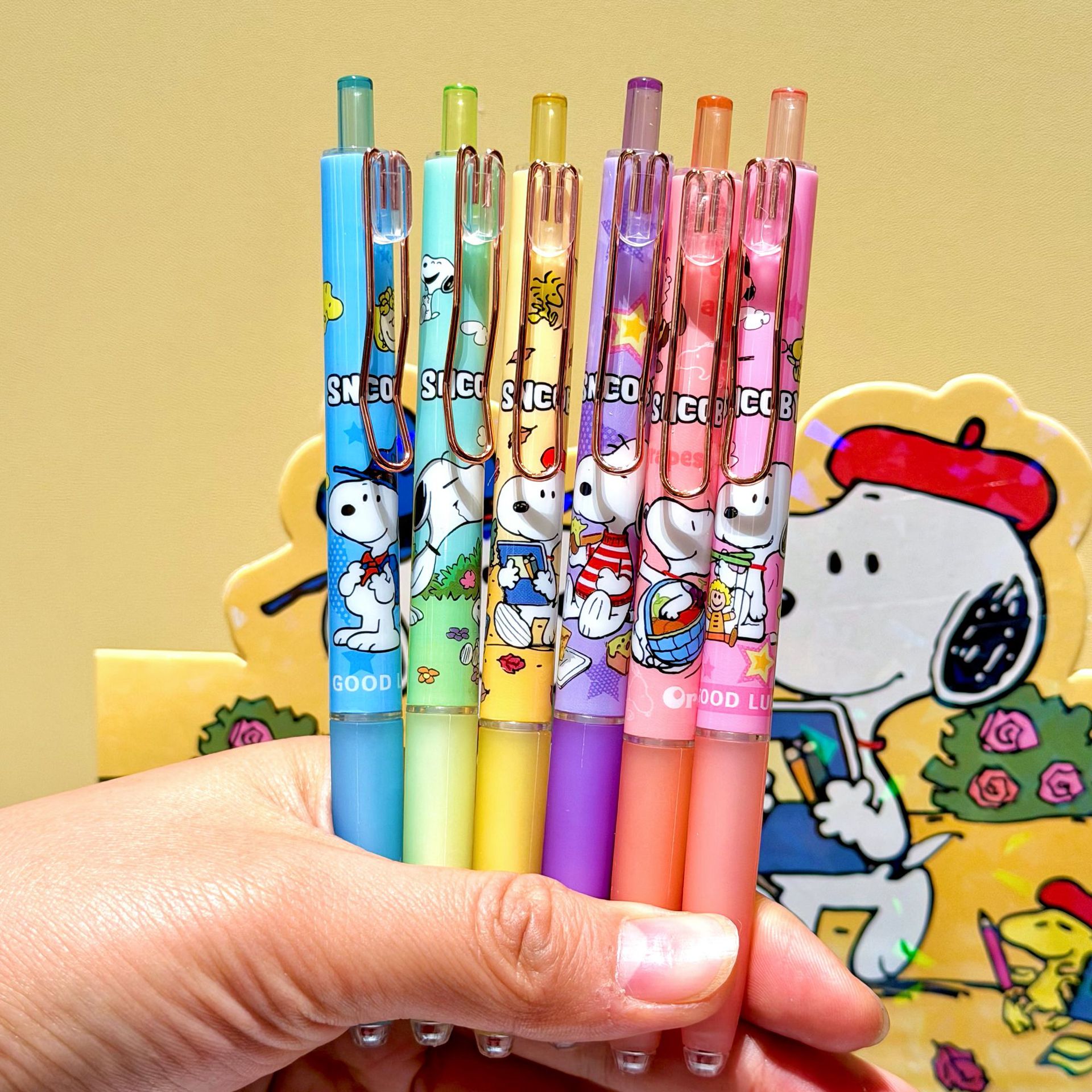 Nuevos productos Snubby caja ciega simple bolígrafo neutro de dibujos animados cachorro 0.5mm bolígrafo de agua negro