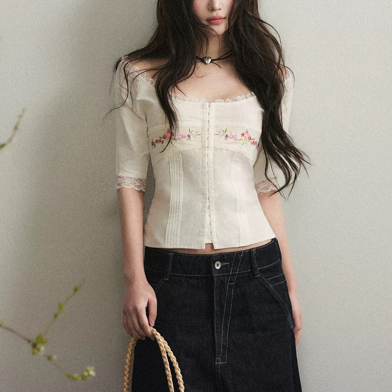 1P Studio Off-White Embroidered Square-Neck Shirt for Women, Spring and Summer, Waist-Cinching, Lace-Trimmed, Short-Sleeve Top 1P Studio Off-White Embroidered Square-Neck Shirt for Women, Spring and Summer, Waist-Cinching, Lace-Trimmed, Short-Sleeve Top