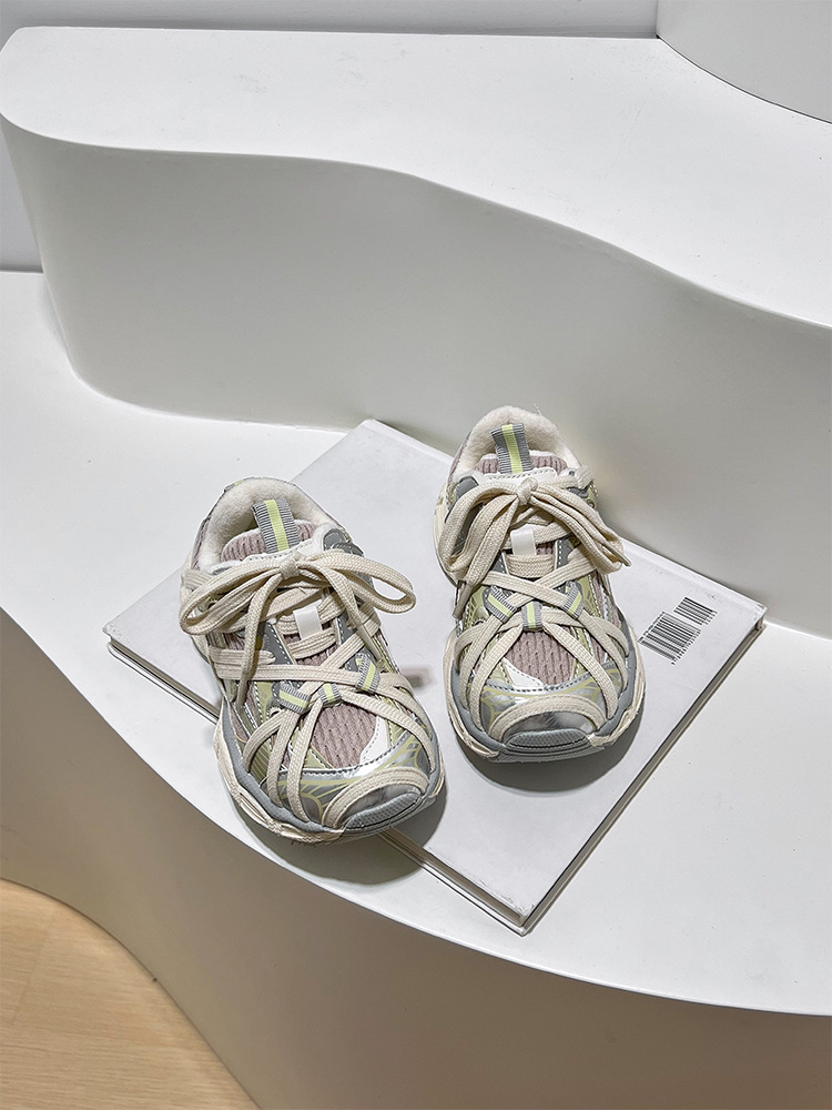 Collection automne-hiver 2025 de la marque tendance pour enfants : baskets Spider-Man à lacets, doublées en polaire, pour papa et fille, style sport parent-enfant._voghion.com