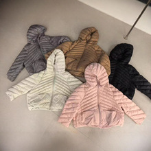 2025秋冬短款新款轻薄大码宽松羽绒服女装简约文艺连帽设计感外套