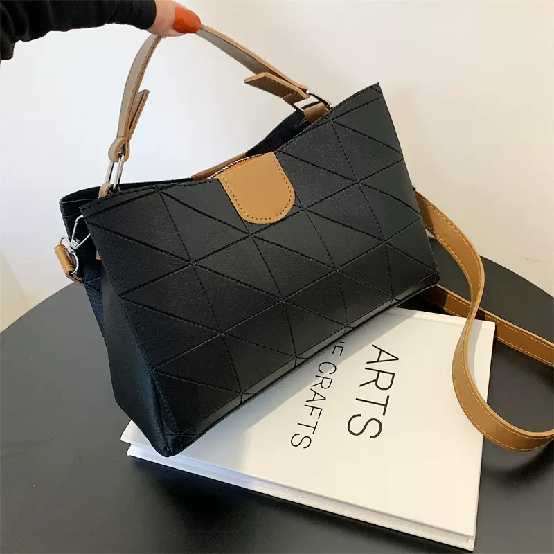 潮流菱格包包2025新款质感洋气单肩腋下包时尚水桶斜挎包女包跨境