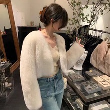 2025新款羊羔毛大衣女装少女短款羊剪绒皮草毛毛外套冬季v领开衫