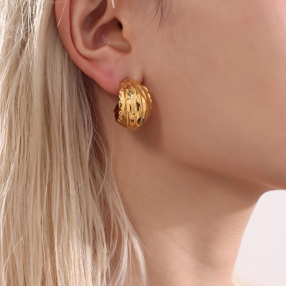 Square Candy Niche Wrinkled Texture C-shaped Earrings Lava Fashion Stainless Steel Casting PVD Electroplated Earrings For Women_voghion.com