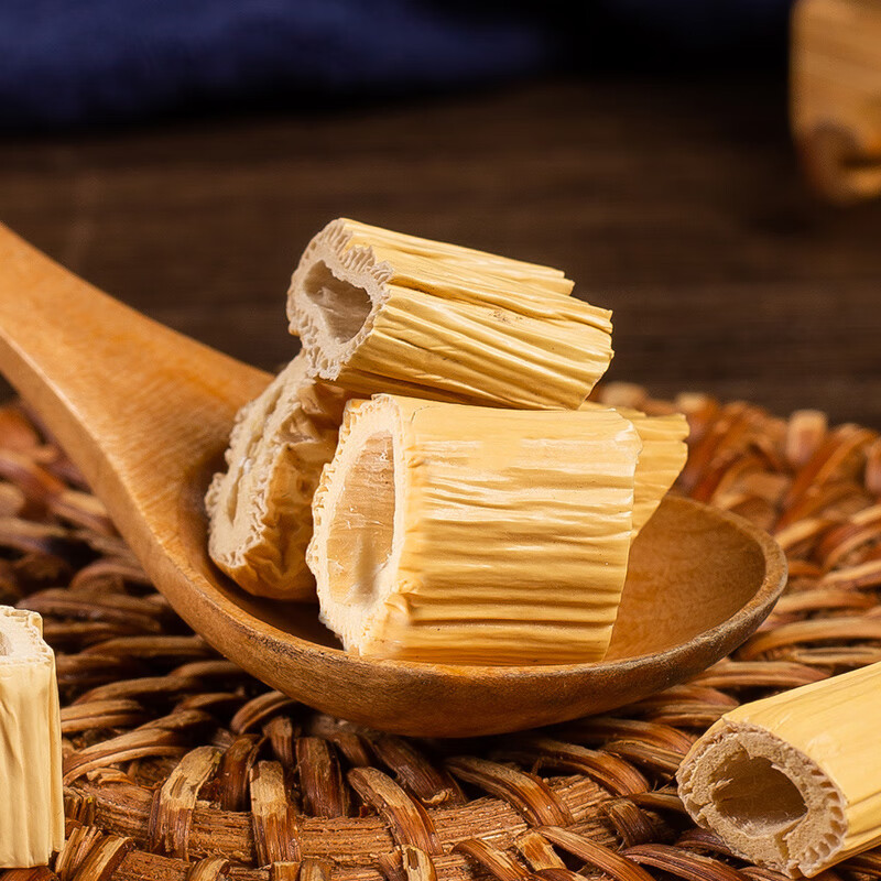 Dried Reed Rhizome Lu Gen 500g Fresh-Harvest Reed Root Slices for Tea and Soup in use
