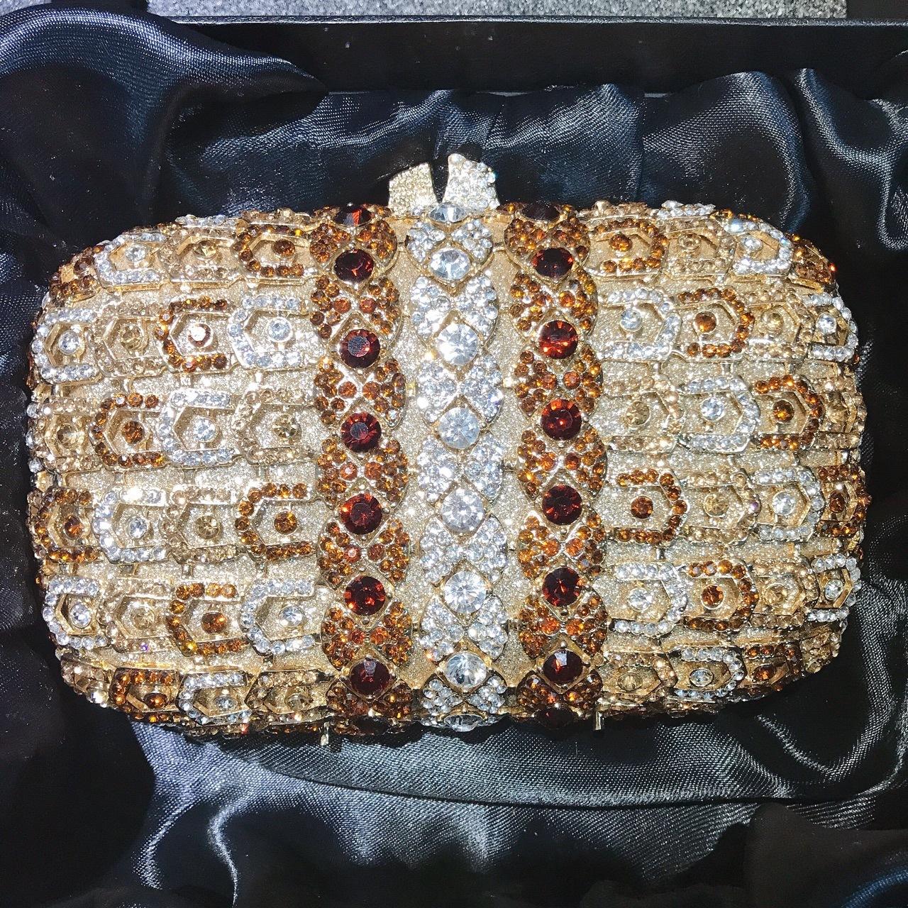 * nuevo metal transfronterizo lleno de diamantes bolsas de cena Europa y América vestido de banquete bolsas de diamantes de mano caja dura de diamantes hechas a mano