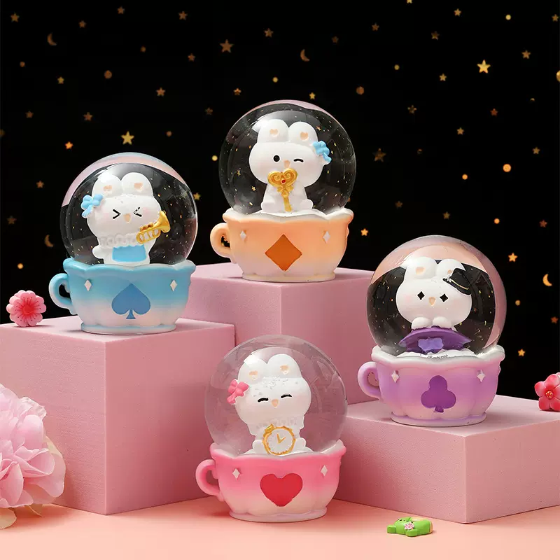 热卖卡通迷你发光桌面水晶球手摇雪花可爱兔子送学生惊喜礼品礼物