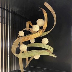 手作りの竹の列の竹の編み板の形の造景の天井の装置の結婚祝いの展示室の装飾のアイデアの設計