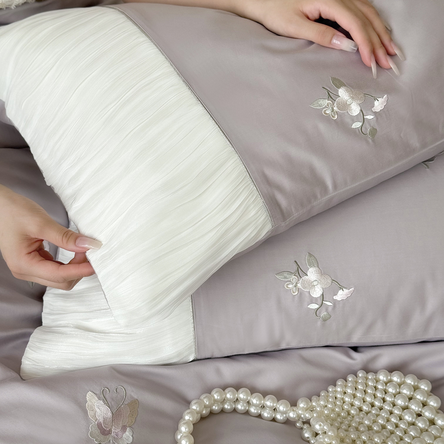 Elegant Embroidered Four-piece Cotton Bedding Set For Bedroom_voghion.com
