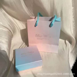 戒指;项链;耳环