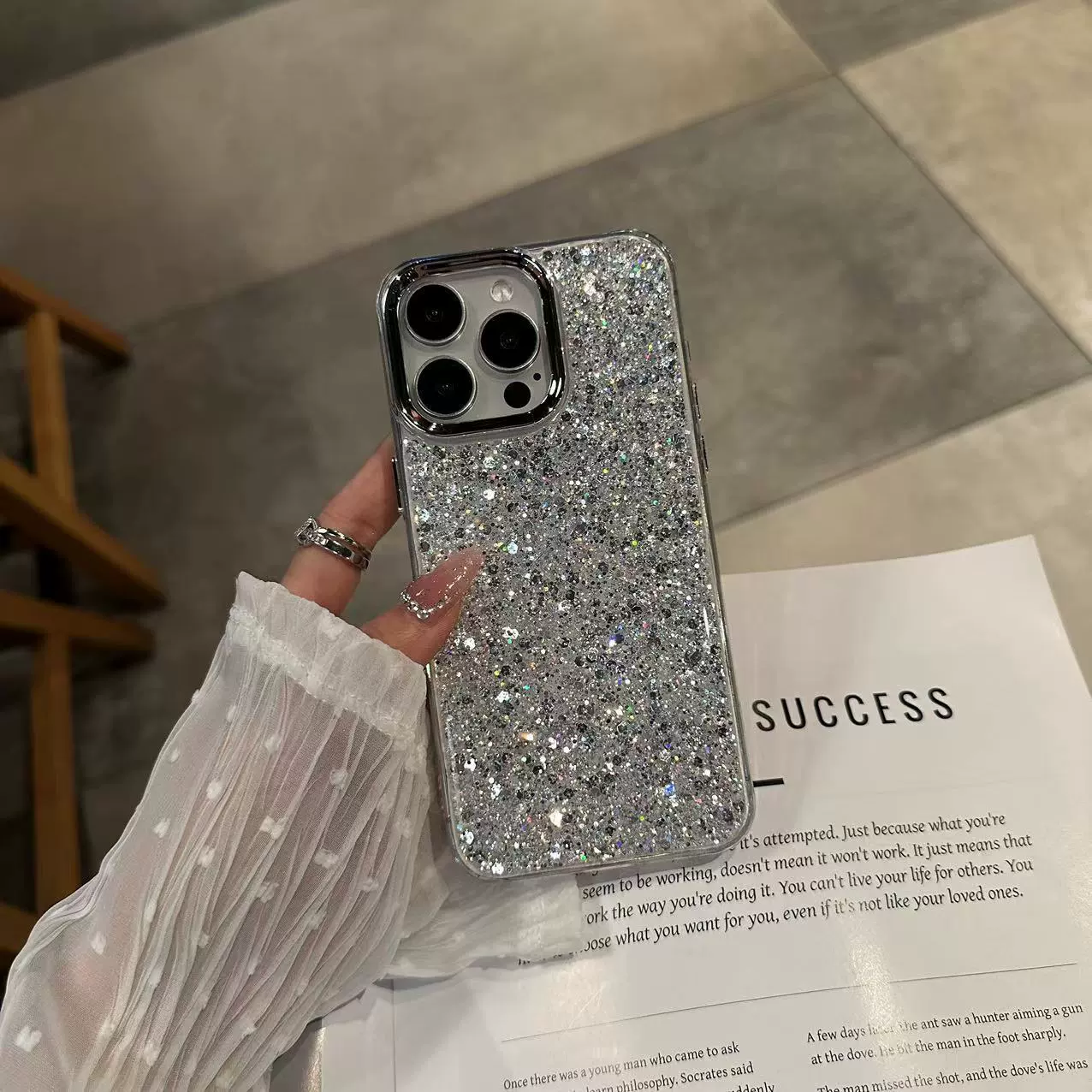 Чехол для телефона Apple iPhone 15 — электроникованный блестящий защитный чехол с люкс-блестками
