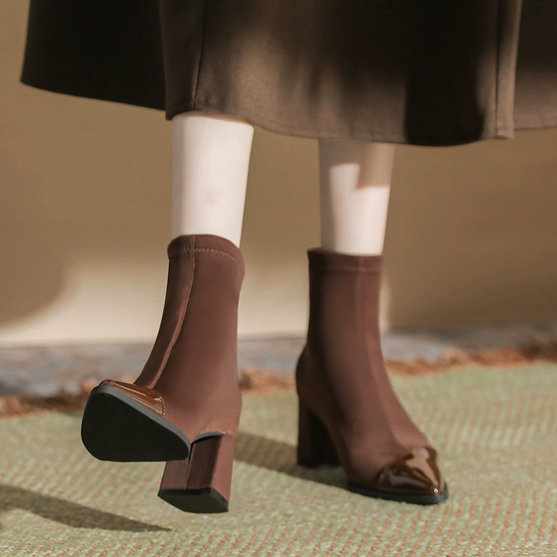 Ретро-популярные ботинки, осенне-зимние модные ботинки, короткие ботинки до середины икры с острым носком и толстым каблуком, сочетание цветов, модные и доступные роскошные короткие ботинки для женщин