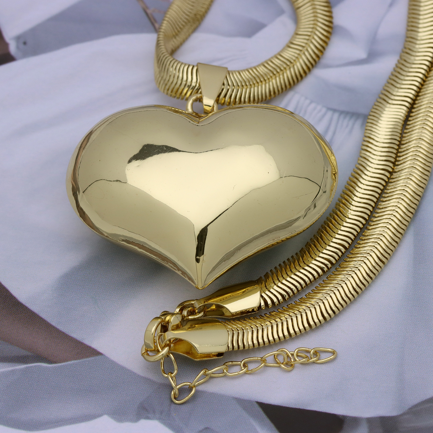 Brass Pendant Material Brass Plating Virgin Mary Heart Shape Pendant Necklace