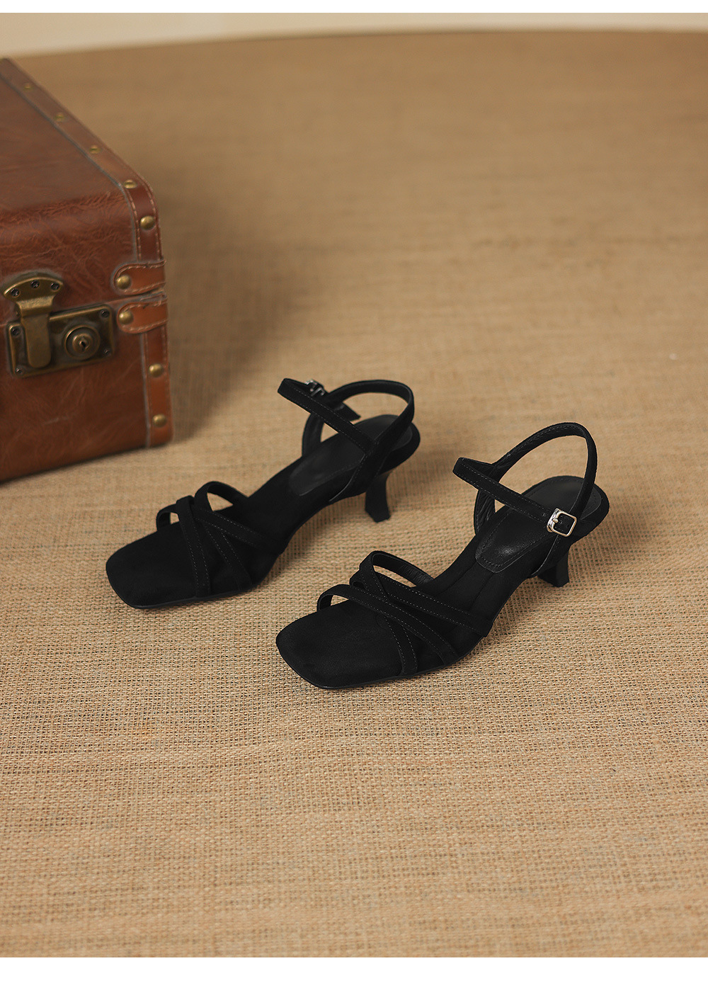 Sandal nữ da cừu hở mũi gót thô đầu vuông quai ngang — Da cừu đen chi tiết 17