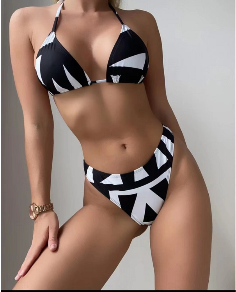 Conjunto De Bikinis De 3 Piezas Con Estampado De Hojas De Moda Para Mujer display picture 2