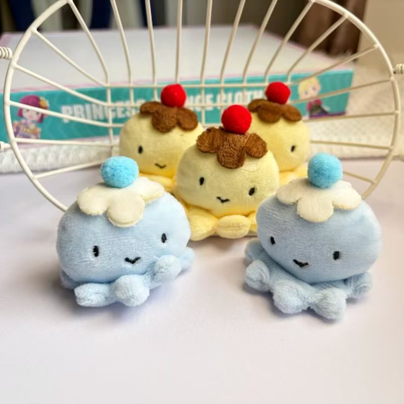 网红红色樱桃帽子章鱼挂件浅黄色毛绒挂饰配饰  可混批
