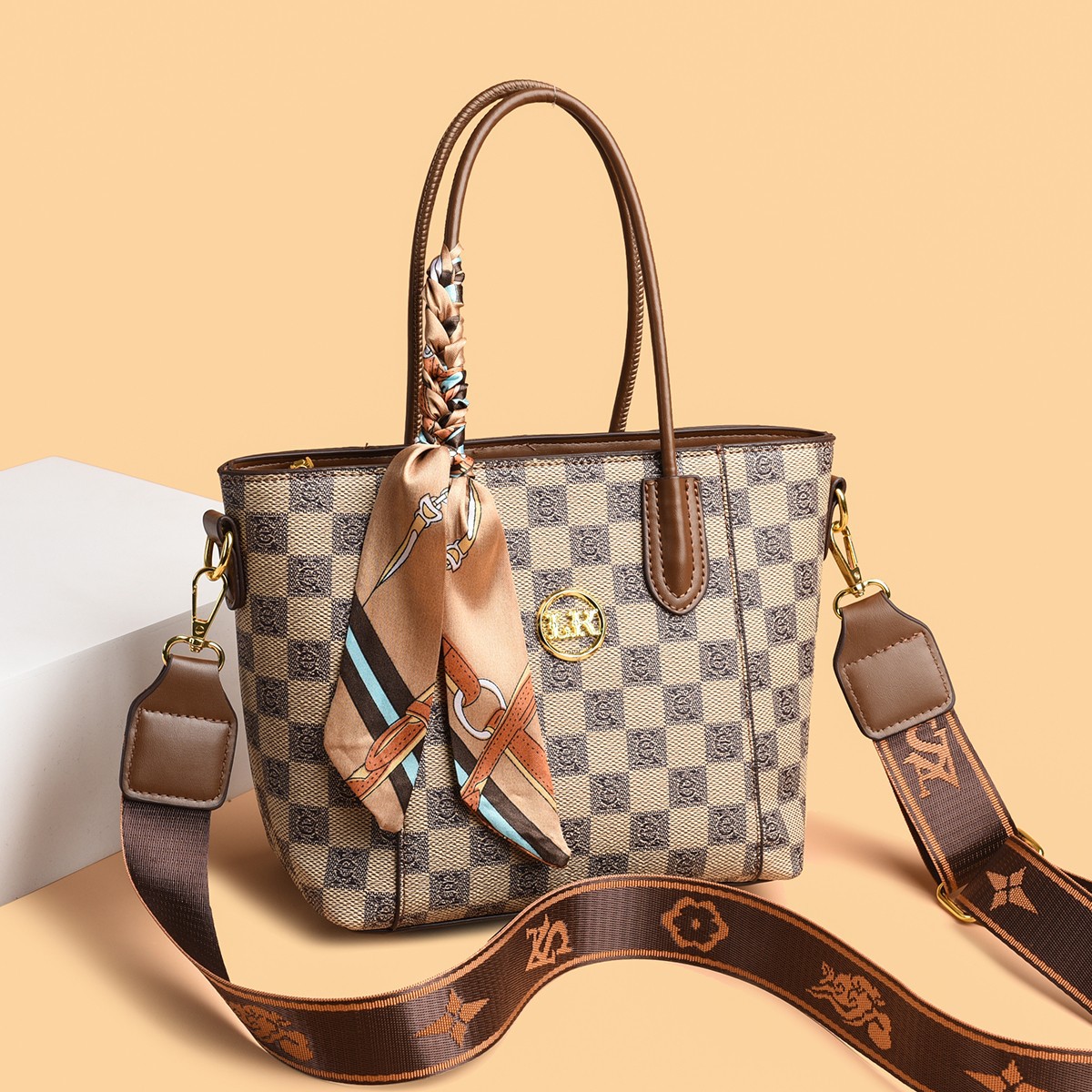 High-sense femenino 2025 nuevo bolso cuadrado impreso simple de gran capacidad textura retro bolso portátil de un solo hombro