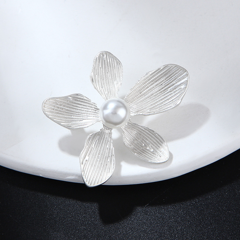 Retro Style Gold, Silver Color Retro Pin Flower Alloy Plating Inlay Pearl Women's Brooches