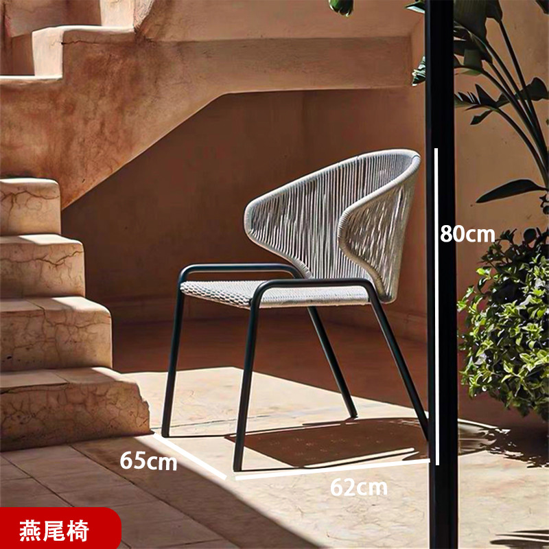 Mesas y sillas al aire libre nórdicas Patio de la villa Jardín Sillas de mimbre al aire libre Terraza de ocio Impermeable Protector solar Luz Lujo Mesas y sillas de alta gama