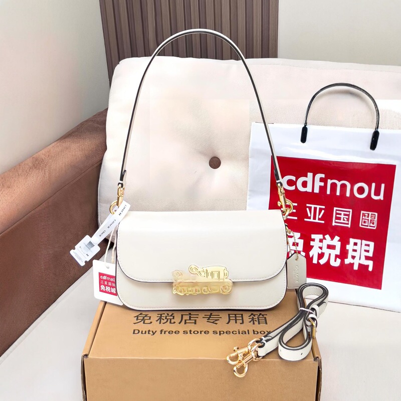 2025 New C Carriage Logo Shoulder Bag Women's Fashion Easiest for Match Underarm Crossbody Bag High-End Commuting Bag