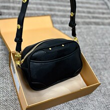 A classic camera bag &ndash; practical, , and minima���C��