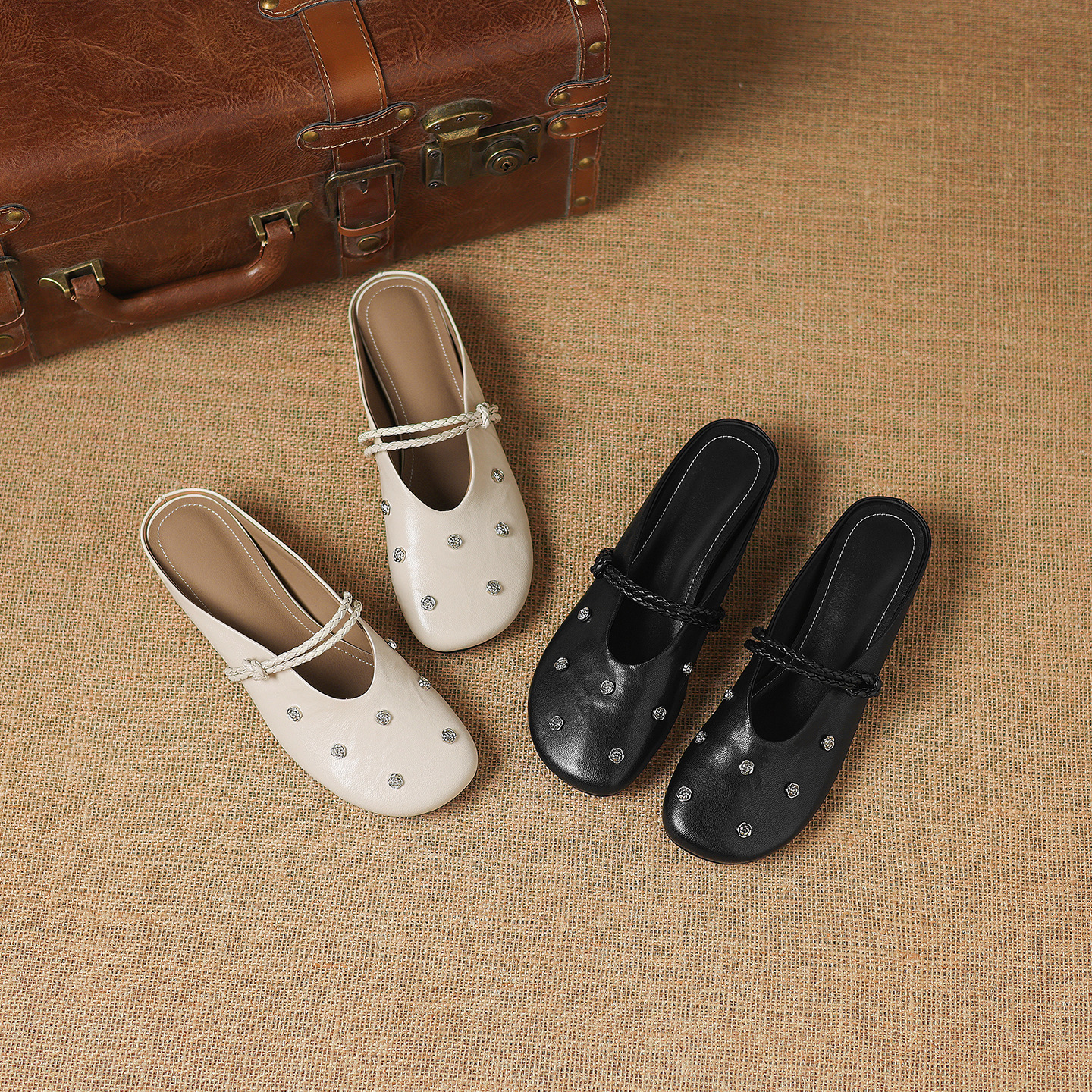 Sandal nữ mũi bít da dê quai ngang gót thấp — đen chi tiết 15