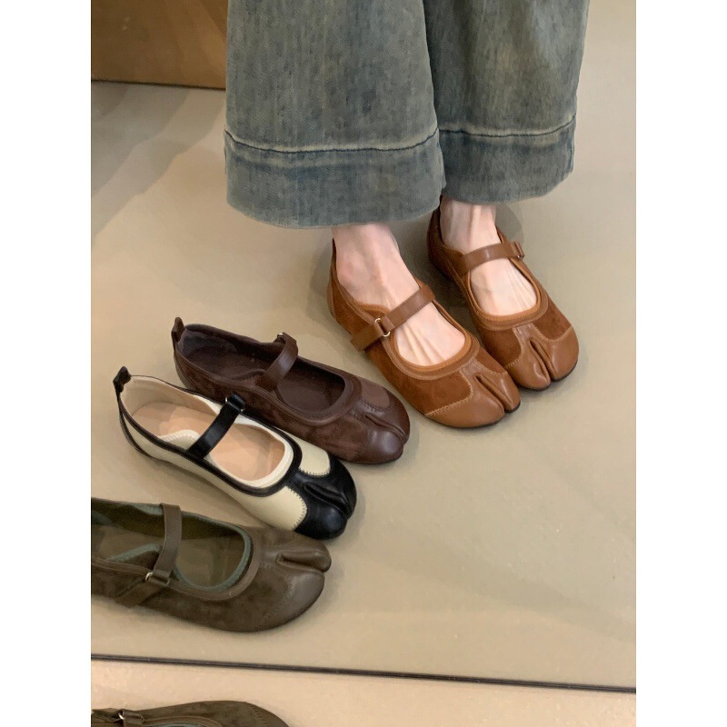 Retro-style split-toe Mary Jane shoes, 2026 spring and autumn new French design, niche buckle single-strap pig hoof shoes Retro-style split-toe Mary Jane shoes, 2026 spring and autumn new French design, niche buckle single-strap pig hoof shoes