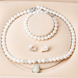 翡翠项饰;翡翠手饰;天然珍珠项饰