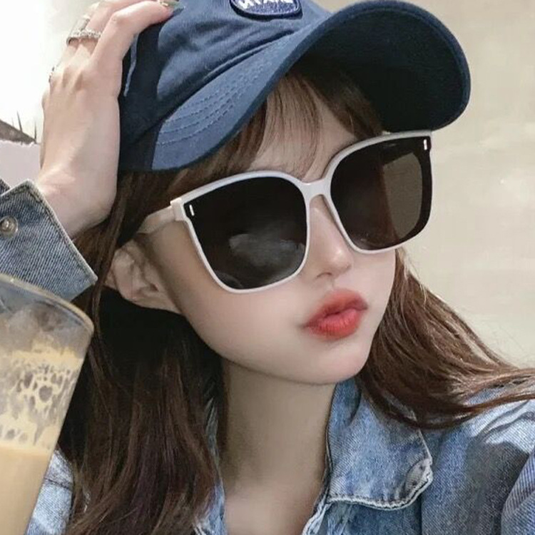 Vintage Style Geometric Ac Square Full Frame Women's Sunglasses display picture 1