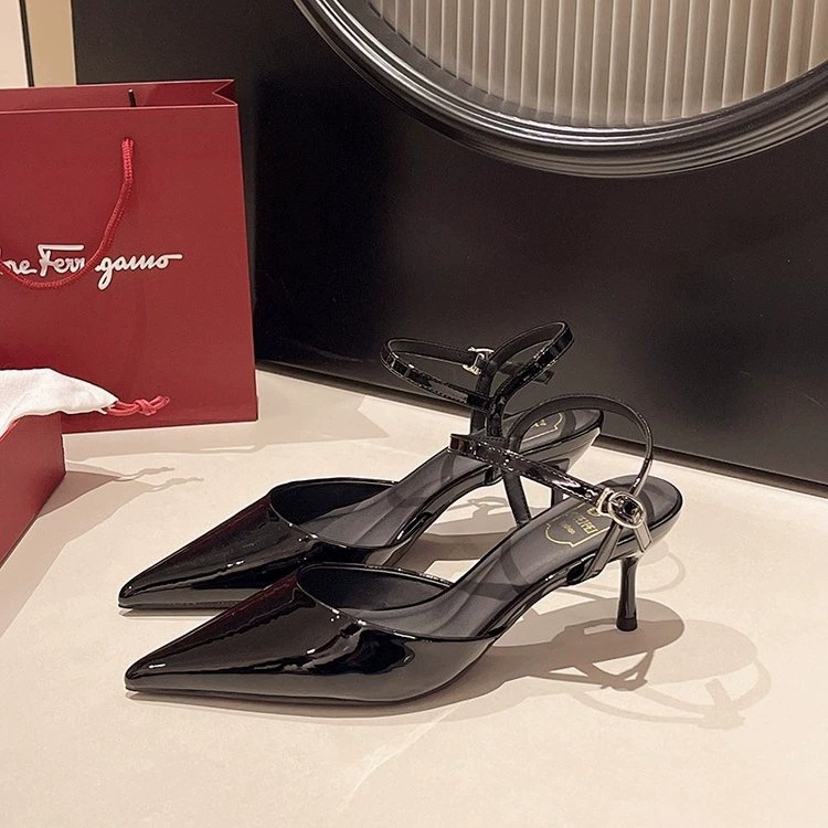 Европейские и американские модные закрытые босоножки для женщин, лето 2025, новые однотонные элегантные туфли для светских львиц, большие размеры, открытая спинка, высокие каблуки