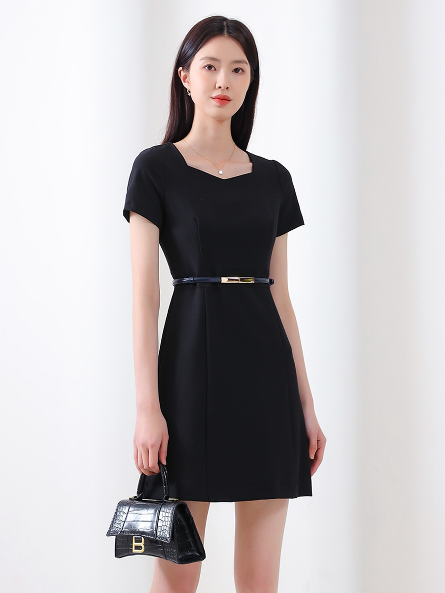 Đầm suông nữ công sở tay ngắn phong cách tối giản — Màu đen