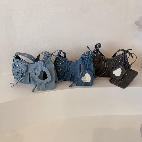 Cross-border new armpit bag for women  pleated crescent moon shoulder bag for women European and American retro rivet motorcycle bag