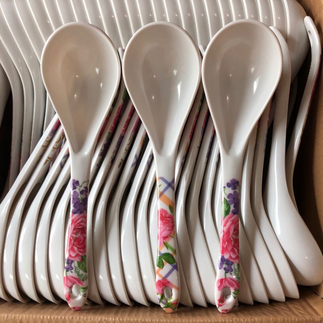 Cuchara de sopa de vajilla de porcelana de imitación de melamina, resistente a altas temperaturas, resistente a caídas, cuchara de arroz engrosada, necesidades diarias, suministro al por mayor de grandes almacenes