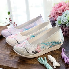 Cloud-Soaring Shoes, Hanfu Style, Ming Dynasty Ancient Style Embroidered Fabric Shoes with Thick Soles for Women, Autumn/Winter, Dropshipping One Pair
