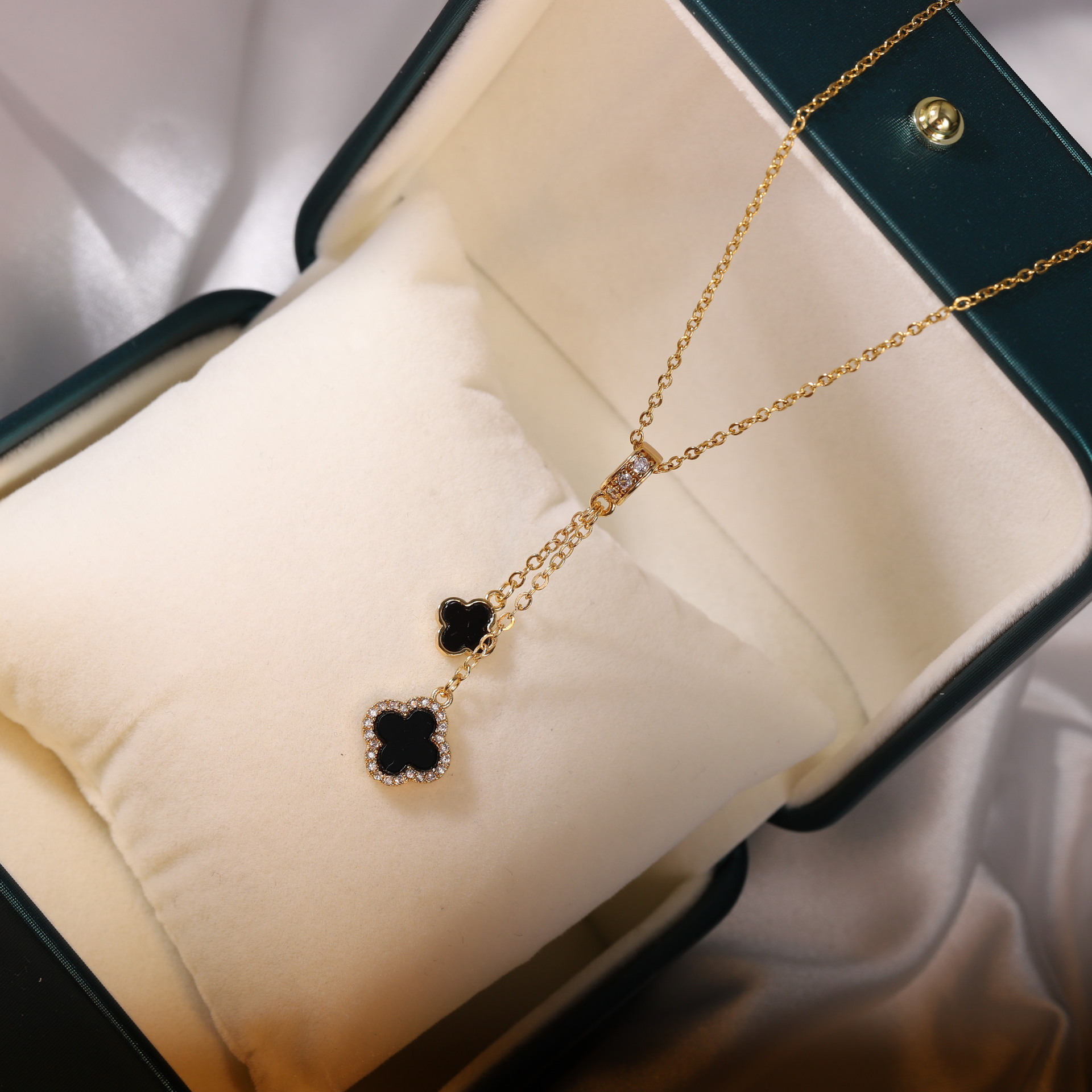 Fashion Simple Style Geometric Titanium Steel Metal Inlaid Gold Necklace