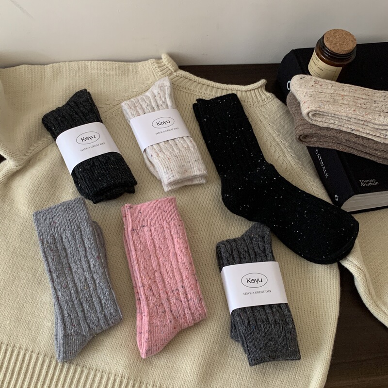 Japanese-style autumn and winter thickened dotted yarn twisted wool fleece socks for women, mid-calf socks, couple's warm slouch socks Japanese-style autumn and winter thickened dotted yarn twisted wool fleece socks for women, mid-calf socks, couple's warm slouch socks