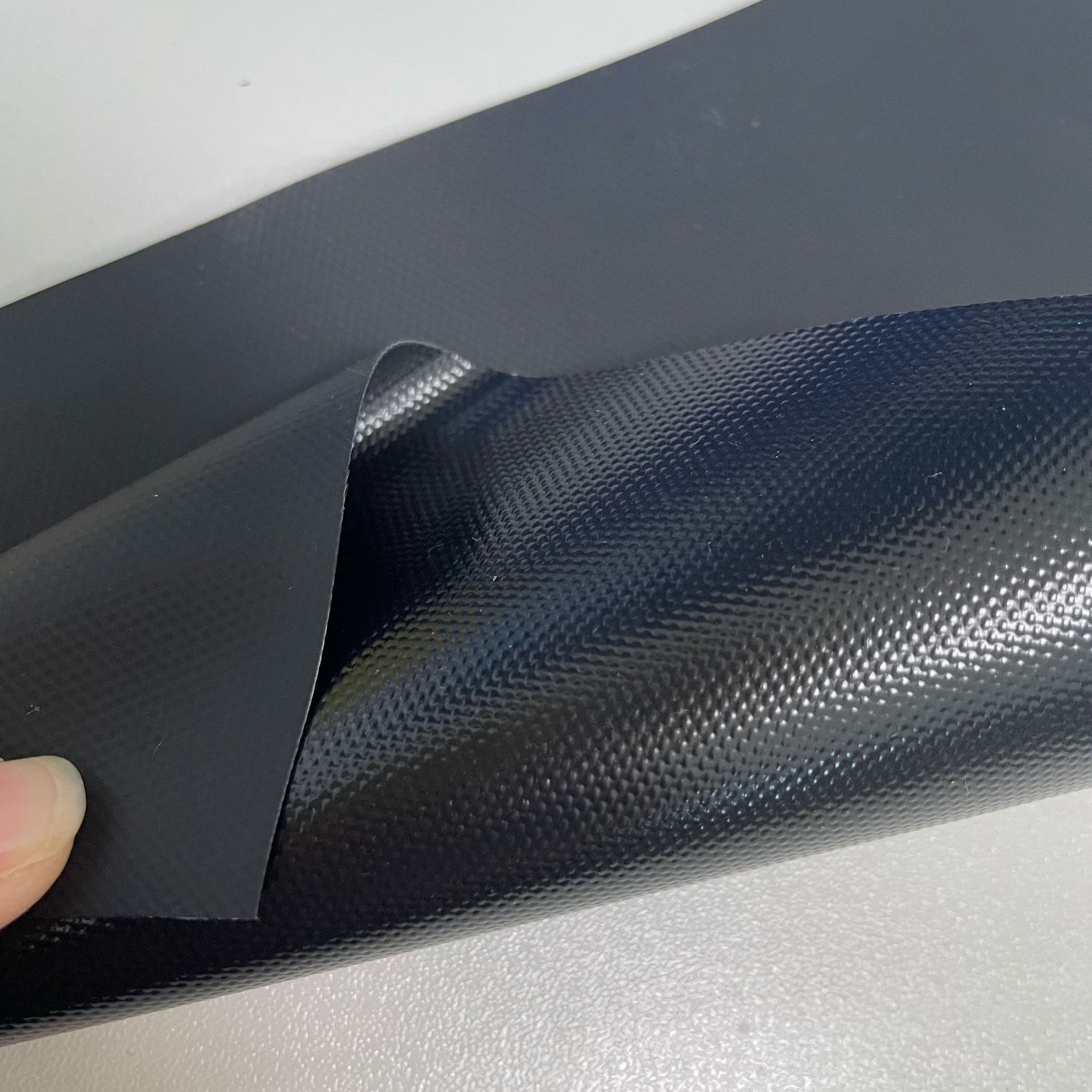 宁波科琦达提供一面亮一面雾的6P环保黑色PVC夹网布