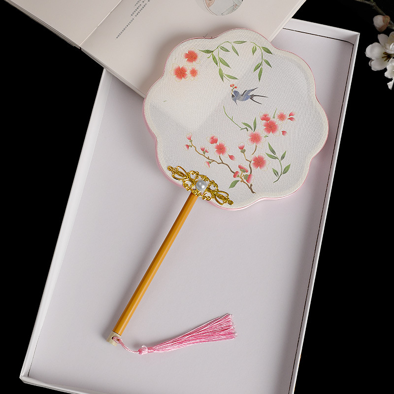 Nuevo ventilador de palacio chino, ventilador de grupo especial de danza, ventilador de estilo chino, ventilador de ropa Han, falda de caballo para niños, cheongsam, ventilador redondo de cinta para mujeres