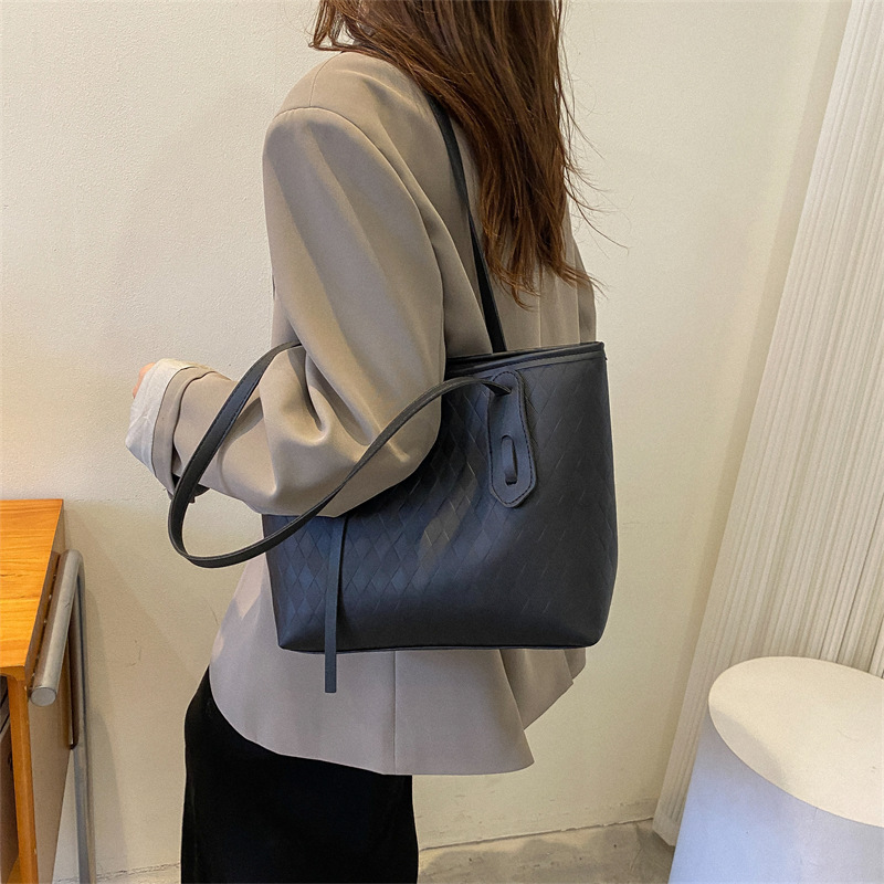 Bolsa de gran capacidad para viajar a principios de otoño para mujeres 2022 nueva moda retro bolso de hombro textura de diamante bolso de mano