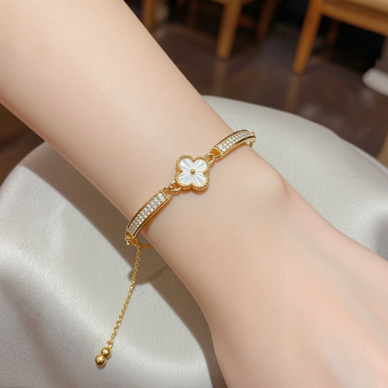Popular zircon shell flower bracelet for women, fashionable pull-out design, light luxury, simple and versatile wrist accessory