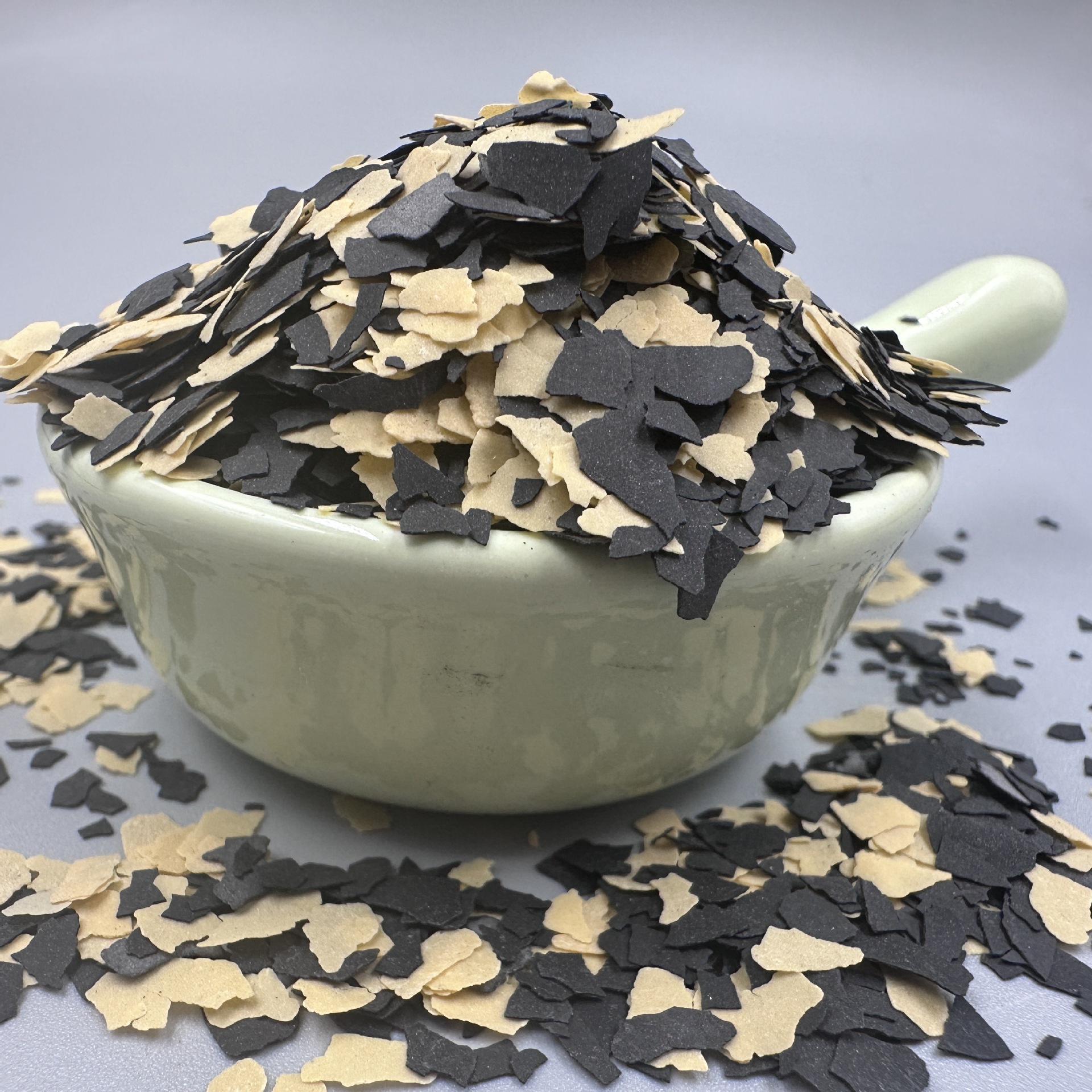 地坪装饰树脂出口环氧色片仿石涂料染色岩片厂家现货